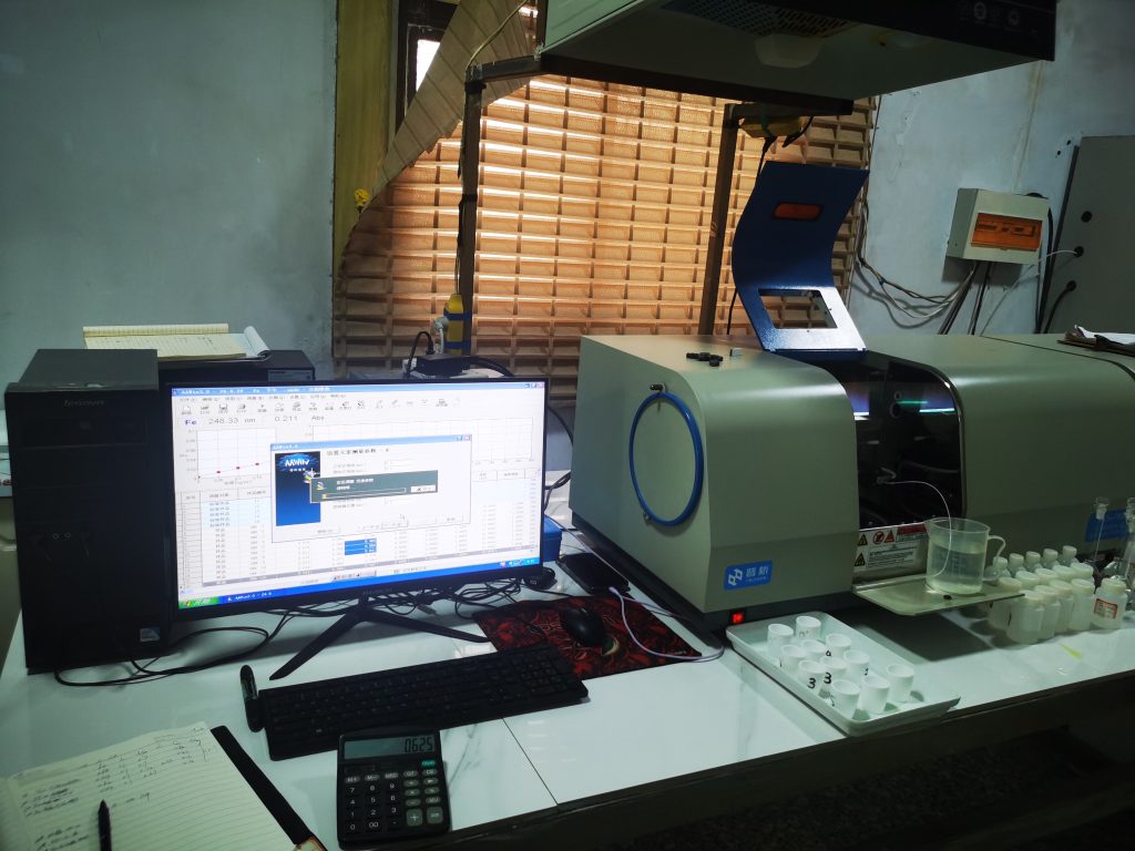 Chemical composition testing equipment for fused silica quality review